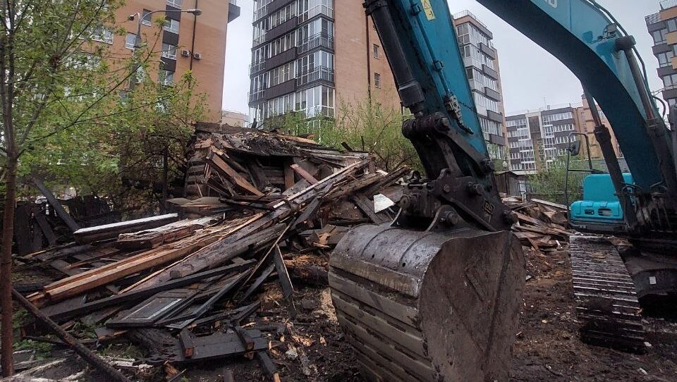 В центре Иркутска снесли деревянную усадьбу конца XIX века